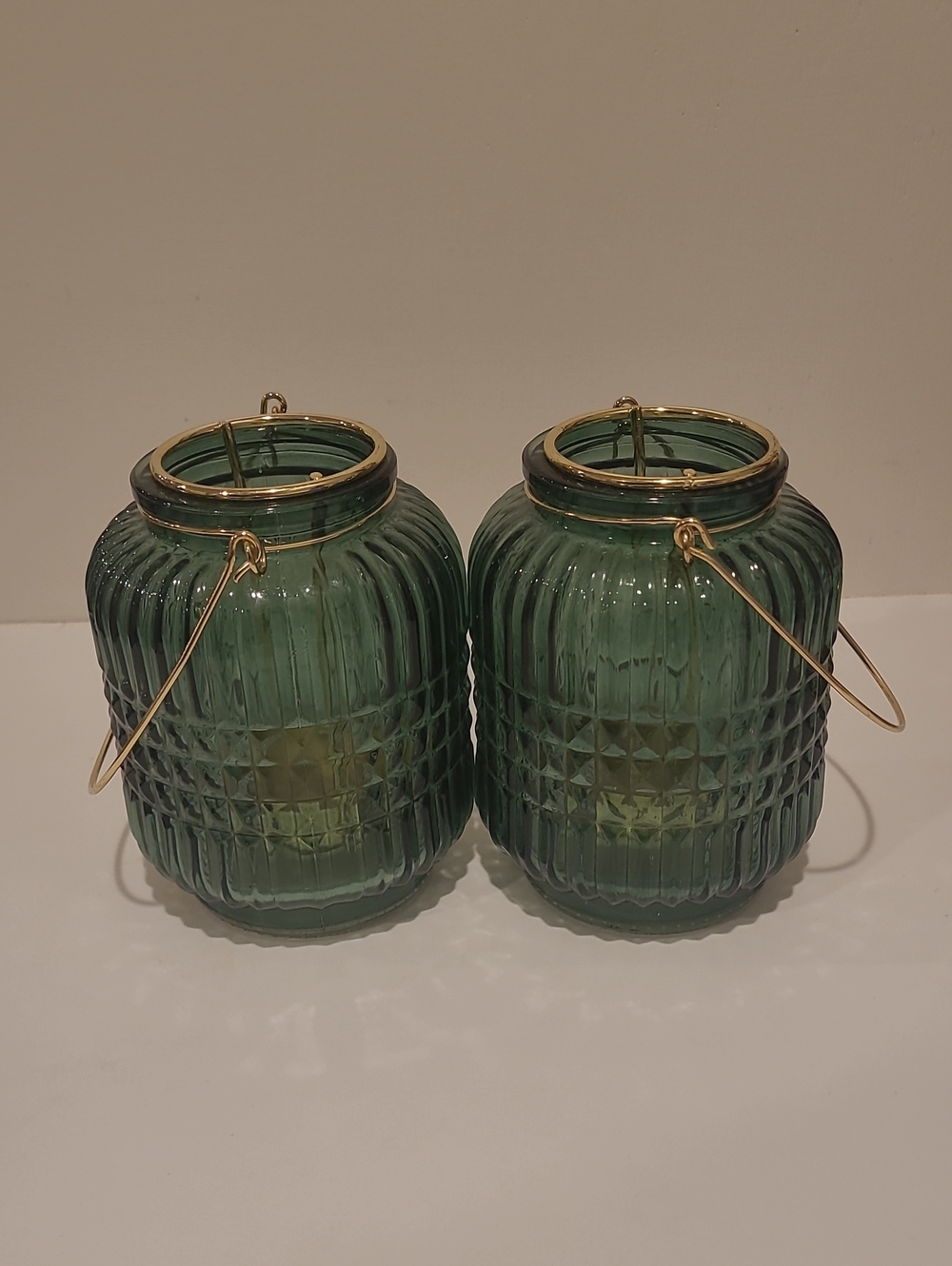 💚 NWOT Green Textured Glass Lantern Pair with Gold Handles